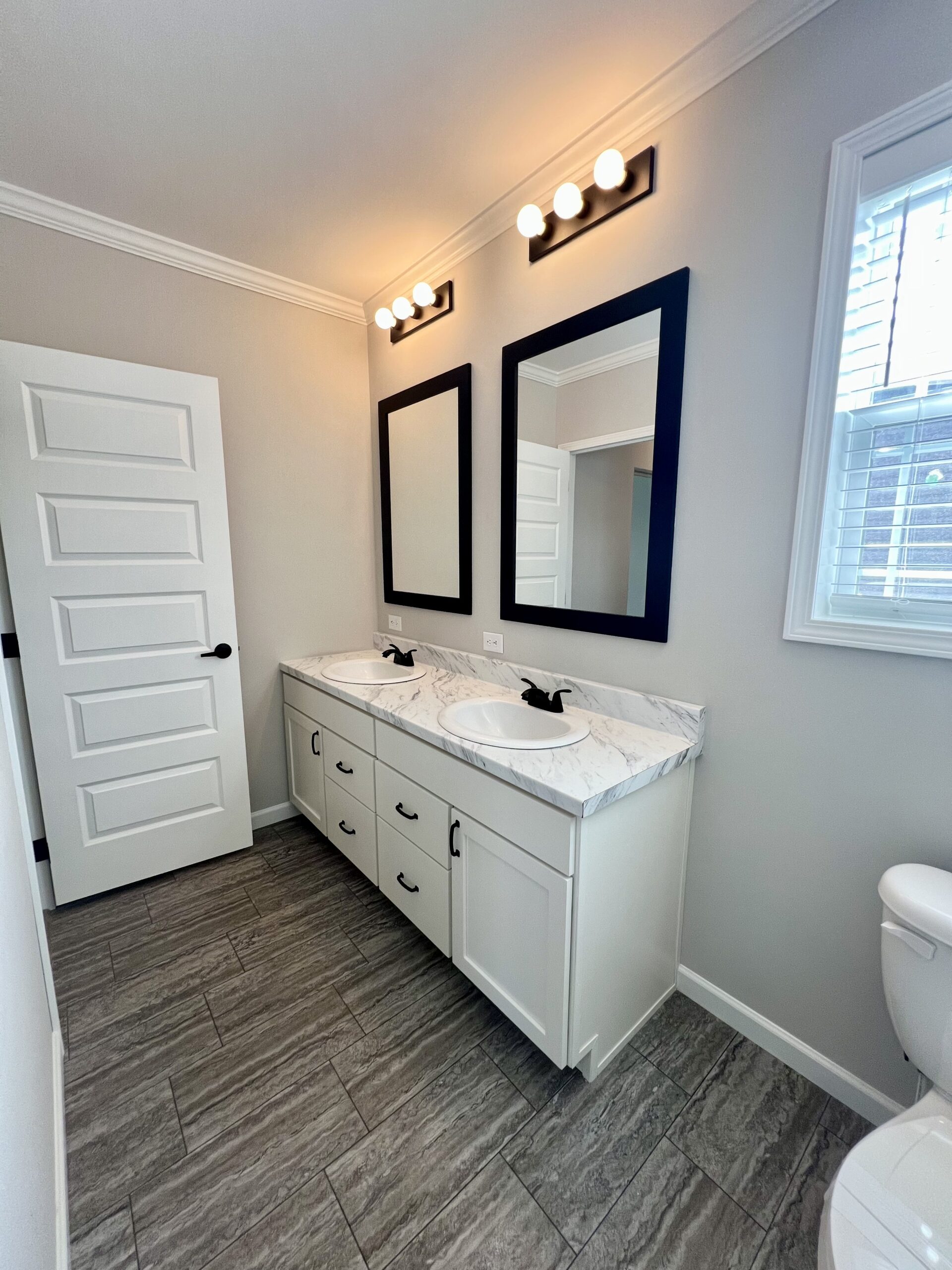 Oasis manufactured home by Deer Valley — photo 13 of 21