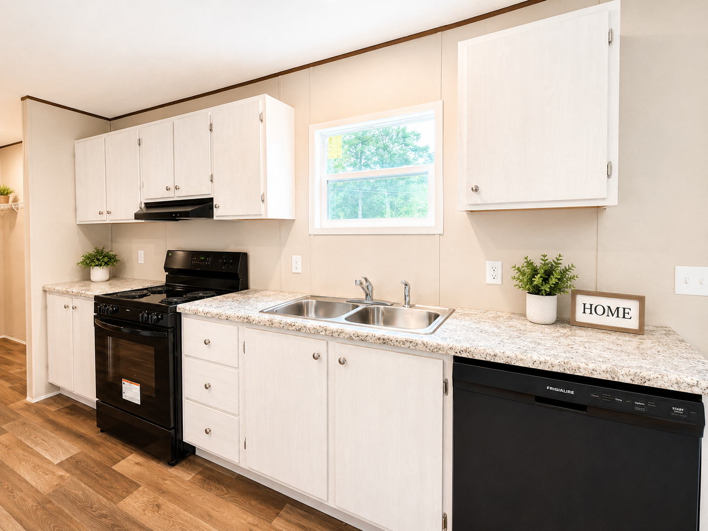 Redwood manufactured home by TRU Homes — photo 8 of 14